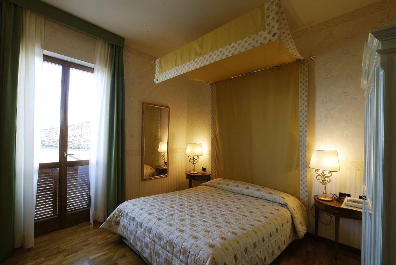 Zunica Ospitalita Dal 1880 Hotel Civitella Del Tronto Bagian luar foto