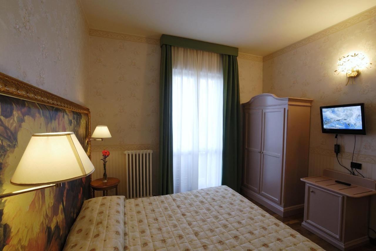 Zunica Ospitalita Dal 1880 Hotel Civitella Del Tronto Ruang foto